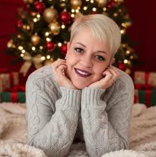 I saw a video circulating recently of the Clark family covering a Tom Petty  and the Heartbreakers tune. Here's a more recent cover and look how the  kids have grown! Musically as