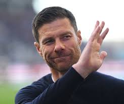 FC Bayern: Davies “is entering his last year of his contract, it looks  like”