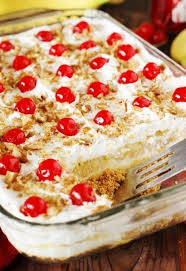No Bake Banana Split Cake All The Fabulwous Flavors Of A Scrumptiously Melty Banana Split Banana Split Dessert Banana Split Dessert Recipes Banana Split Cake