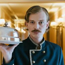 Extras for Hollywood Film, Singing Waiters + More UK Casting