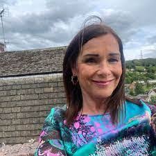 Deanna Collette's Instagram, Twitter & Facebook