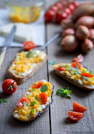 Tartines Sucre Sale Chevre Et Echalotes Confites A L Orange Recette Echalote Confite Tartine Confit