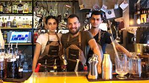 Is this location primarily known for bars & pubs?yes no unsure. Three Monkeys Na Mrtvom Kanalu Ozbiljan Je I Ekstremno Jeftin Koktel Bar