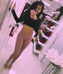 This is an original and exclusive content of malu trevejo's official youtube channel. Pin By Stars Universe On Malu Trevejo With Images Rich Kids Outfit Inspirations Model