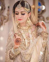 Best Bridal Jewelry For Round Face Pakistani Pret Wear Pakistani Bridal Makeup Pakistani Bridal Jewelry Bridal Photoshoot