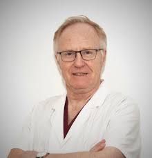 Notre clinique esthetique est conçue pour répondre au mieux à tout type d'intervention de la chirurgie de l'obésité,la chirurgie dentaire,la chirurgie réfractive, etc. Docteur Jean Etienne Perraudin Le Groupe Maussins