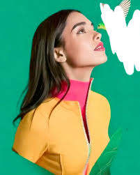 Cada vez que una mujer toma el micrófono, algo se mueve en todas nosotras.  Hay verdades que te estremecen, ideas que reordenan tu forma de ver el  éxito, y momentos que te