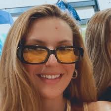 Júlia Domingo Coral (@Juuulia__96)