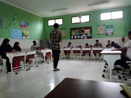 Keterlibatan siswa bisa diartikan sebagai siswa berperan aktif sebagai. Pelajar Belajar Mengajar Kompasiana Com