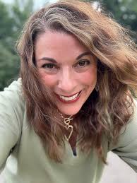 𝗪𝗛𝗘𝗡 𝗧𝗛𝗘 𝗟𝗜𝗚𝗛𝗧𝗦 𝗪𝗘𝗡𝗧 𝗢𝗨𝗧, 𝗧𝗛𝗘𝗬 𝗖𝗔𝗠𝗘 𝗕𝗔𝗖𝗞  𝗢𝗡 𝗘𝗩𝗘𝗡 𝗕𝗥𝗜𝗚𝗛𝗧𝗘𝗥… Four months ago, Modere closed its doors  without notice and we lost everything. Our teams. Our product. Our  customers. Our paychecks.