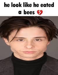 What the kids who played the young versions of the gang in "It's a Very  Sunny Christmas" look like grown up : r/IASIP