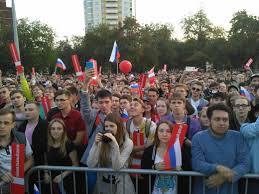 Картинки по запросу Фото с площади Екатеринбурга с Навальным