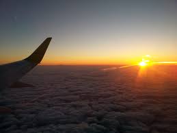 Risultati immagini per sole nel cielo e l'aereo immagini