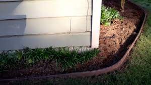 The ultim8edge flexible border edging system from rowlinson has to be one of the simplest and while they look and feel like hardwood, this edging system is actually constructed from composite. Composite Decking Yard Border Youtube