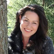 Annie Ward's Instagram, Twitter & Facebook