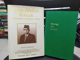 Born in pulau keladi, pahang on march 11, 1922, tun razak is the only child to dato' hussein bin mohd taib and hajah teh fatimah bt daud. Tuju Buku Kombo Buku Tun Abdul Razak Ayahanda Bossku Najib Razak 1 Tun Abdul Razak A Phenomenon In Malaysia Politics 1998 Penulis Paridah Abd Samad 2 Strategy