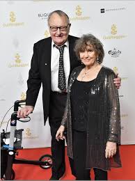 Malmkvist , siv malmkvist , siv malmkvist (seev) , siv malmquist , siw , siw malmkuist , siw malmkvist (jolly sisters) , siw malmkwist , siw malmquist , siw malmqvist , siw malmuist , siw. Siw Malmkvist Karleksknep Med Sambon Fredrik Efter 49 Ar Tillsammans Vi Har Val Helt Enkelt