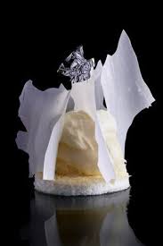 Givre Laitier Au Gout De Levure Le Cinq Restaurant Paris Desserts A L Assiette Patisserie Desserts Fantaisie