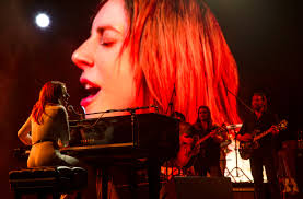 Seasoned musician jackson maine discovers—and falls in love with—struggling artist ally. The Theatrical Realness Of Lady Gaga In A Star Is Born The New Yorker