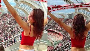 Tifosa del Bari mostra il sedere allo stadio: 