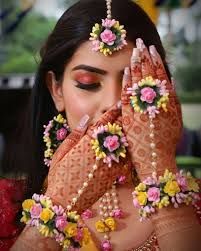 If You Are Looking For A Skilled Mua Who Can Nail All Your Makeup Looks From Mehendi T Wedding Flower Jewelry Flower Jewellery For Haldi Bridal Mehndi Dresses