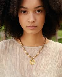 Who is Kim K's favourite jewellery influencer, Julia Chafé? The Instagram  star went from covering the Anant Ambani wedding looks to meeting the  celebrities she blogs about in real life