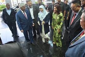 Susulan tumbangnya kerajaan pakatan harapan. Kkmm Album Kunjungan Yab Timbalan Perdana Menteri Ke Cybersecurity Di Menara Cyber Axis Cyberjaya Selangor Pada 30 Ogos 2019 Image Kunjungan Yab Timbalan Perdana Menteri Ke Cybersecurity Di Menara