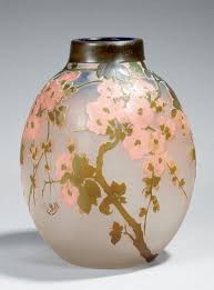 Galle Emile Important Vase Ovoide A Quatre Faces Aplaties En Verre Multicouche L Art Du Vitrail Art Verrier Art Nouveau