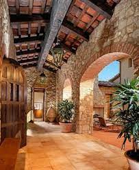 Tuscan decor was dominated by the colors dark red, chocolate brown, and gold, the metal finishes wrought iron and oil rubbed bronze, travertine floor tile, exposed dark colored brick, and ornately carved oversized furniture. Tuscan Decorating On A Dime Life In Italy