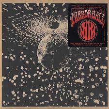Neil Young Mirror Ball 1995 Avec Pearl Jam Comme Backband Non Credites Sur L Album A Cause De Leur Maison D Neil Young Maison De Disque Pochette Vinyle