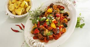 Mediterranes Gemuseragout Mit Rosmarinkartoffeln Rezept Rosmarinkartoffeln Rezepte Gemusegerichte