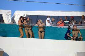 Jacksonville holiday rentals jacksonville holiday packages flights to jacksonville jacksonville restaurants jacksonville attractions jacksonville shopping. Jaguars Offer A Splash Of Sex Appeal To Go With Football Chicago Tribune