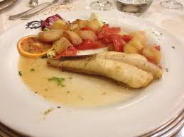 Servire per cena della coda di rospo al forno con patate sarà un'ottima idea. Coda Di Rospo In Guazzetto Foto Di Cesarino E La Perla Ciampino Tripadvisor