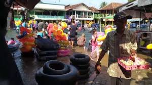 Weekday rp5.000, weekend rp7.500 tiket wisata alam : Ratusan Wisatawan Di Pemandian Cikoromoy Langgar Prokes Bagian 1