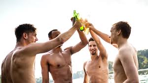 Alkohol ist im alltag ständig präsent. Alkohol Macht Dick Oder Doch Nicht Ein Experte Klart Auf Gq Germany