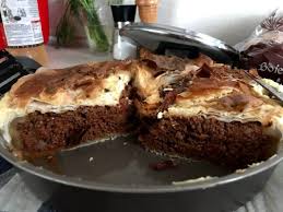 Asa ca va recomand sa in ceea ce priveste carnea, puteti folosi carne tocata de porc, de vita sau amestec, conditia este sa nu fie carne tocata ambalata pentru ca este prea grasa. Tati Gateste Placinta Cu Carne De Vita