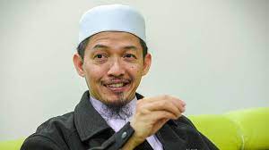 Di peringkat parti, beliau merupakan ahli majlis. I Didn T Tell The Truth But Nik Abduh Confesses