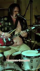 @How2Drink's video Tweet