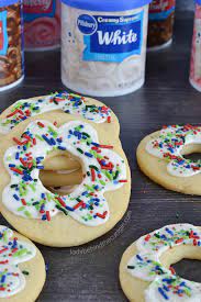 You can learn to decorate gorgeous cookies. How To Decorate Cookies Like A Pro With Canned Frosting