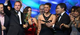 Camila vallejo le muele la palta a pancho saavedra y tritura al ejército. Se Anunciaron Los Nominados Al Copihue De Oro 2018