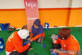 Pengumuman pelamar kerja pt bank ntb syariah tahun 2020 yang akan mengikuti tes performance. Btpn Syariah Melatih Wanita Buat Masker Di Mataram Antara News Mataram Berita Ntb Terkini