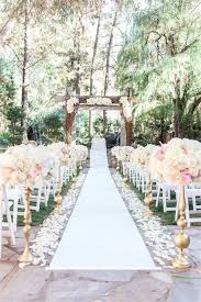 Dekorasinya mencakup seluruh ruangan yang nanti akan menjadi tempat duduk tamu undangan pernikahan. Inilah Inspirasi Dekorasi Pernikahan Shabby Chic Siap Manjakan Pandanganmu Wedding Market