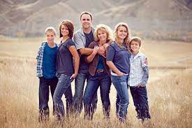 Families Kelsy Nielson Edmonton Wedding Photographer Family Photo Pose Family Picture Poses Family Portrait Poses