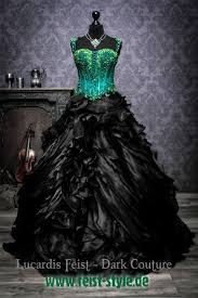 Brautkleid In Intensiv Grun Von Lucardis Feist Goth Wedding Dresses Glamour Dress Green Wedding Dresses