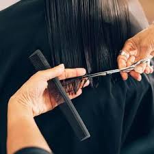 Weitere möglichkeiten die haare selber zu schneiden. Haare Selber Schneiden Die Ultimativen Tricks Fur Deinen Haarschnitt Zuhause Haare Selber Schneiden Spitzen Schneiden Haare