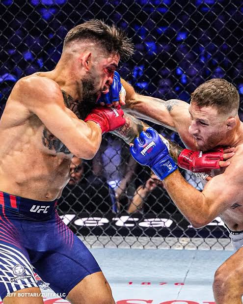 Ilia Topuria señala los guantes de Gaethje tras su derrota: la polémica que vuelve a rodear UFC Freedom 250