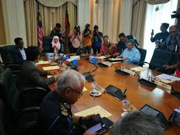 Tidak seperti perdana menteri sebelumnya, muhyiddin, yang tidak melantik seorang timbalan perdana menteri untuk kali pertama dan mengubah tradisi, daripada timbalan perdana menteri, empat. Saringan Di Setiap Pintu Masuk Negara Diperketatkan Tpm