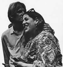 Cass elliot, tim rose ve james hendricks ile big 3'ün bir parçası olarak. Hell Yeah Cass Elliot