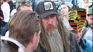 September 1983 in oldenburg, niedersachsen) ist ein deutscher fernsehmoderator, schauspieler, sänger, fernsehproduzent und unternehmer. Magnus Walker Helge Thomsen Und Klaas Heufer Umlauf Jazzy Into Cars Youtube