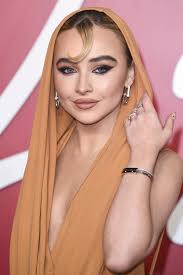 Look Like Sabrina Carpenter